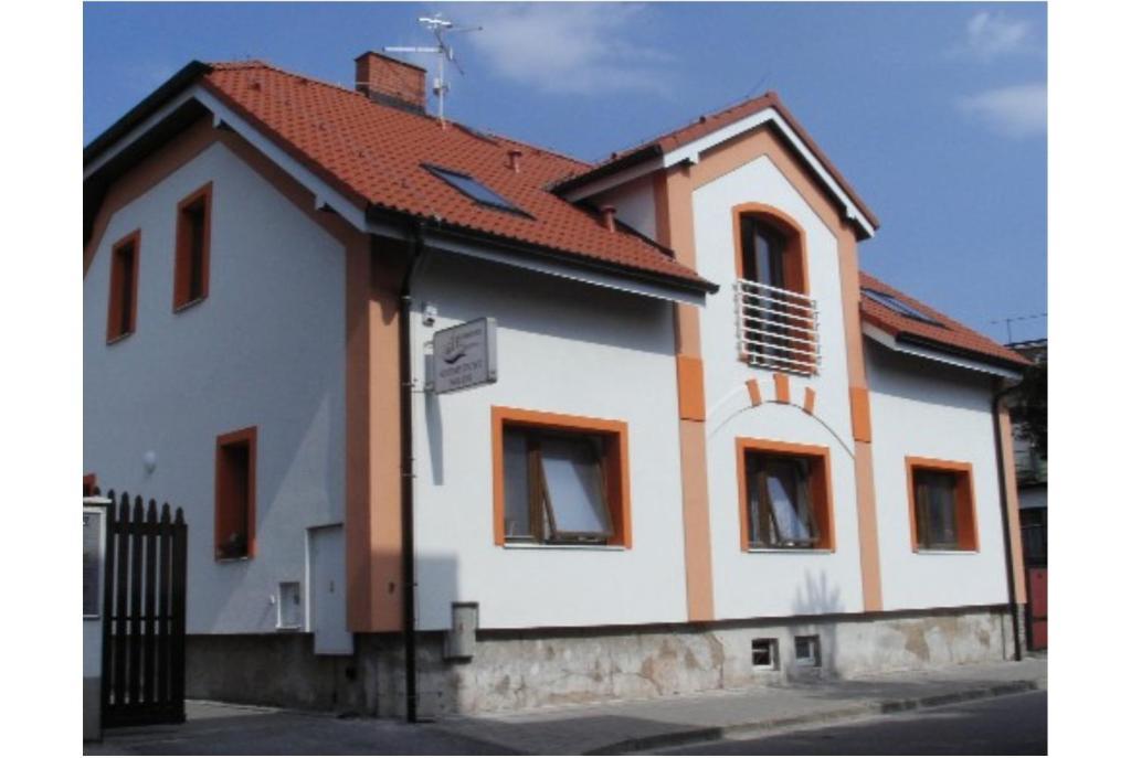 Harmony Hall Hotel Hradec Kralove Exterior photo