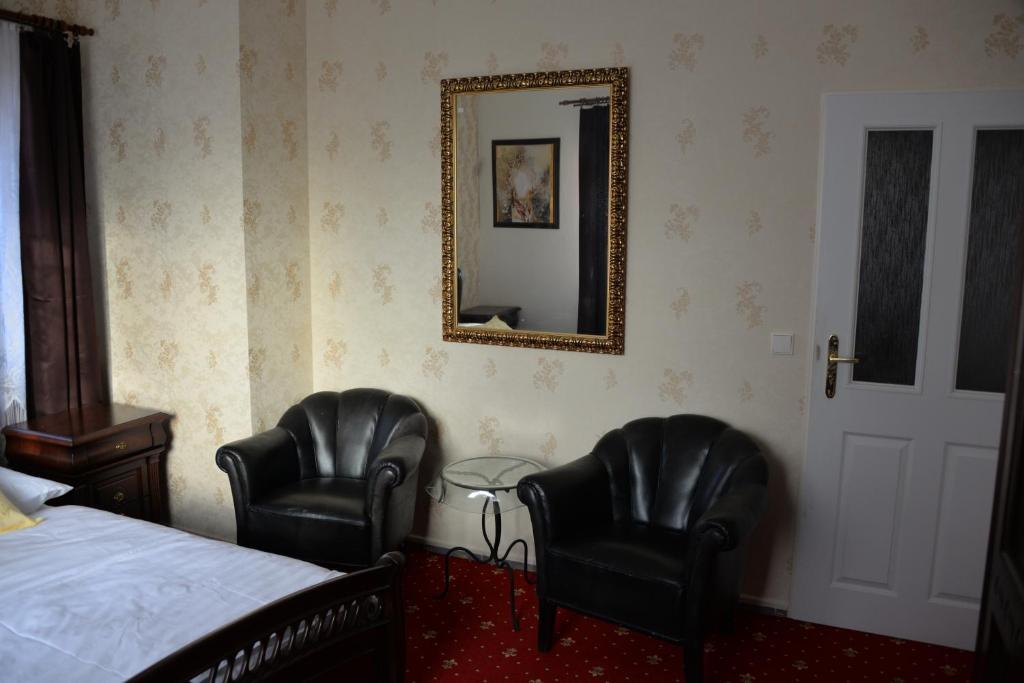 Harmony Hall Hotel Hradec Kralove Room photo